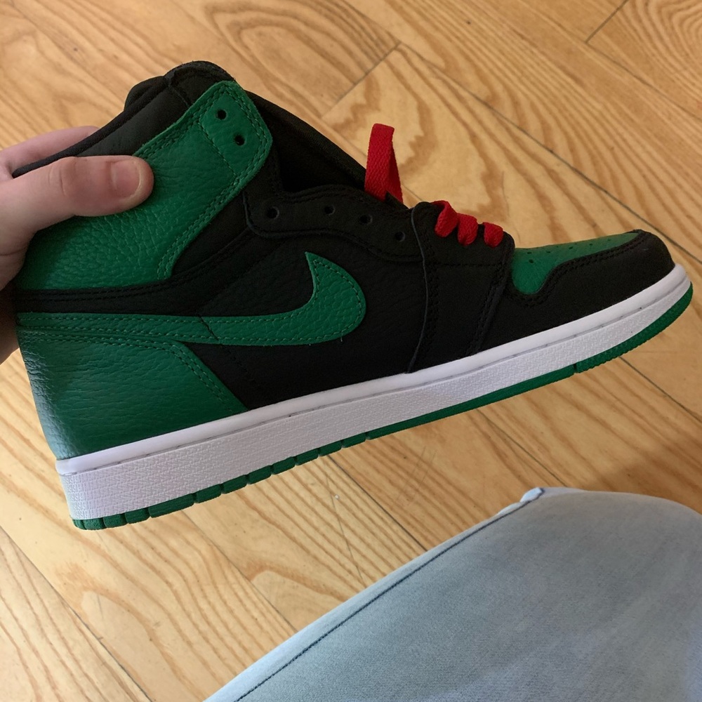 Air Jordan 1 Retro High OG Pine Green